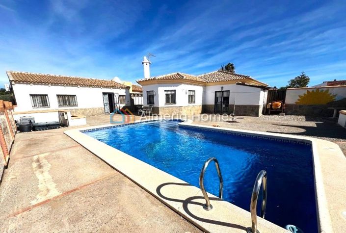 Image No.1-4 Bed Villa for sale