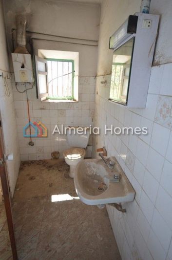 Image No.20-3 Bed Country House for sale