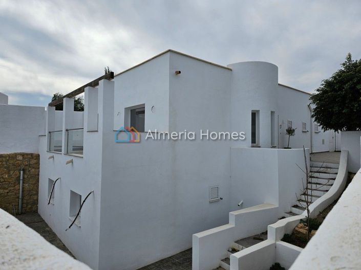 Image No.2-3 Bed Villa for sale