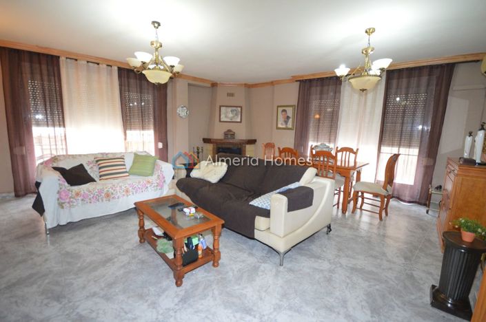 Image No.3-3 Bed Townhouse for sale