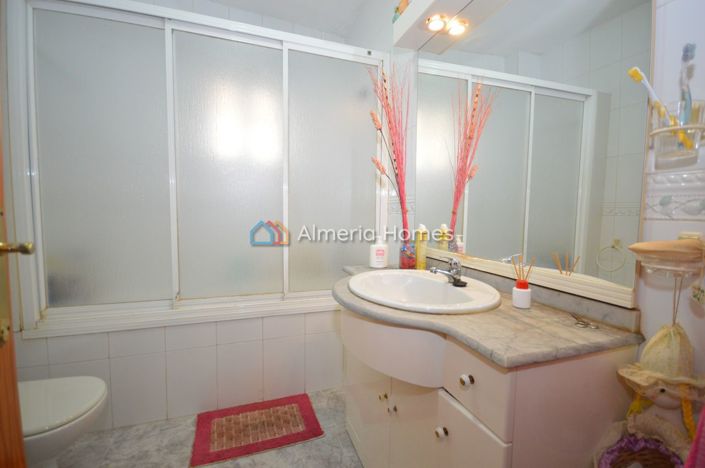 Image No.8-3 Bed Townhouse for sale