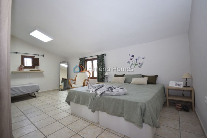 Image No.28-5 Bed Country House for sale