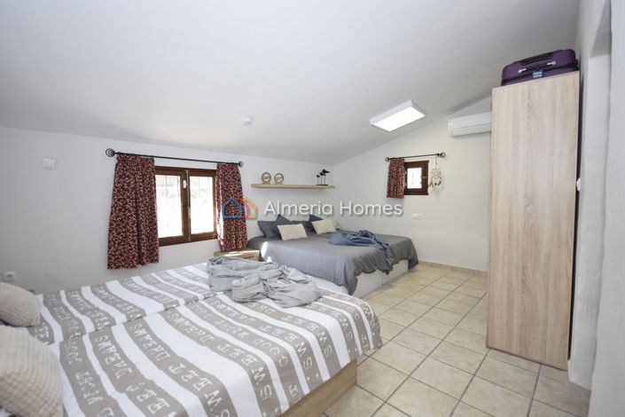 Image No.30-5 Bed Country House for sale