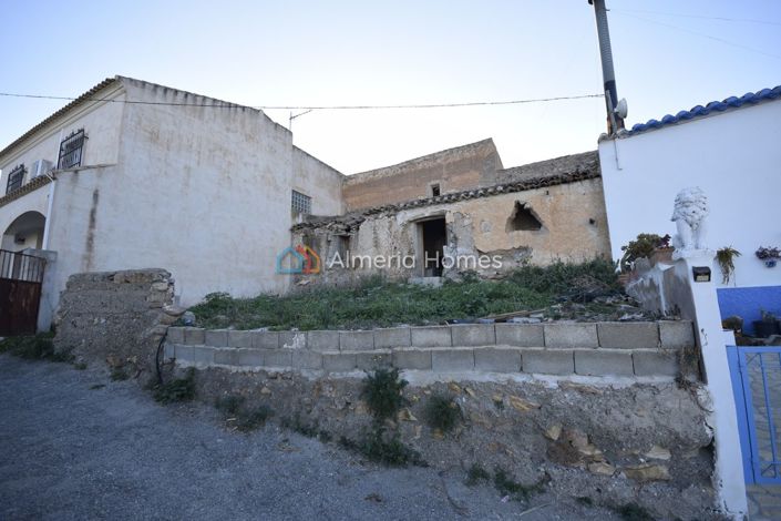 Image No.4-2 Bed Country House for sale