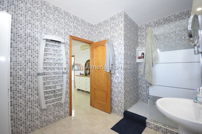 Image No.26-3 Bed Villa for sale