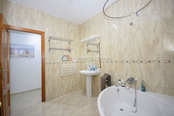 Image No.28-3 Bed Villa for sale