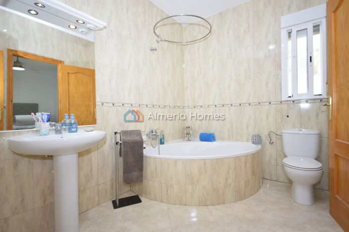 Image No.29-3 Bed Villa for sale