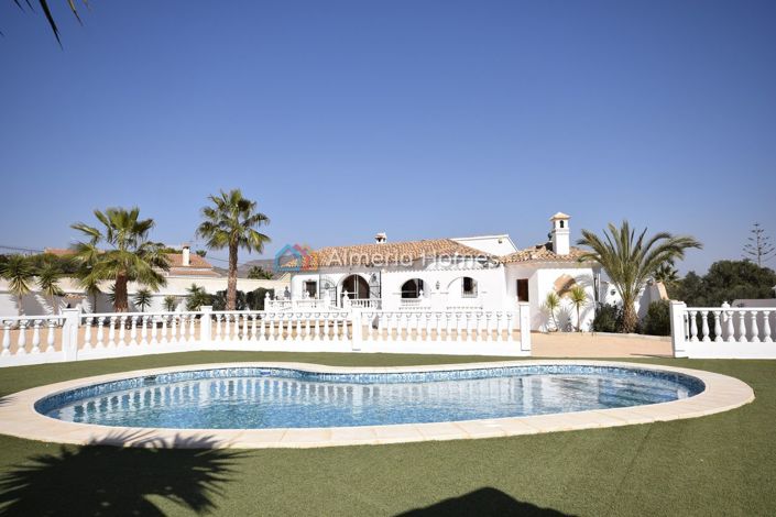 Image No.1-3 Bed Villa for sale