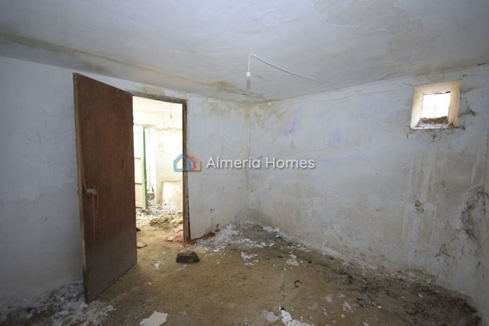 Image No.10-2 Bed Country House for sale