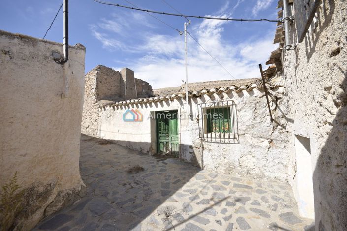 Image No.2-2 Bed Country House for sale