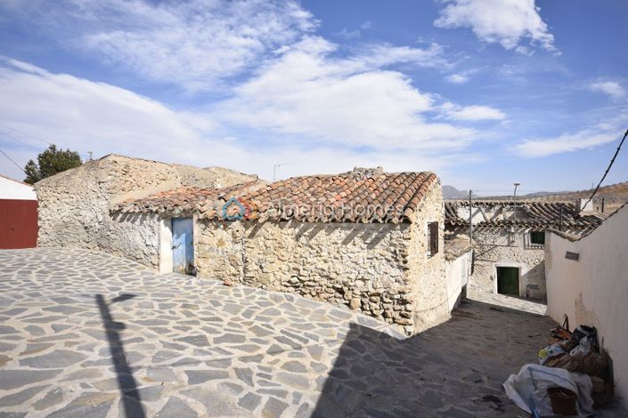 Image No.4-2 Bed Country House for sale