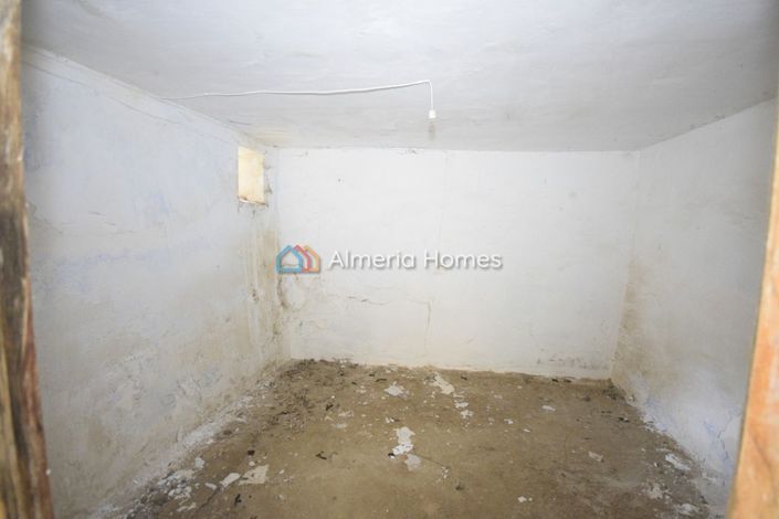 Image No.9-2 Bed Country House for sale