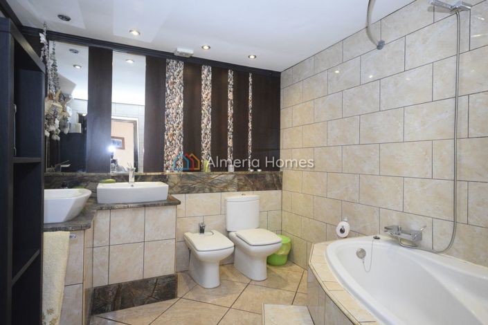 Image No.25-4 Bed Villa for sale