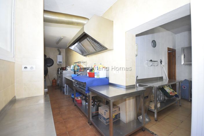 Image No.12-6 Bed Property for sale