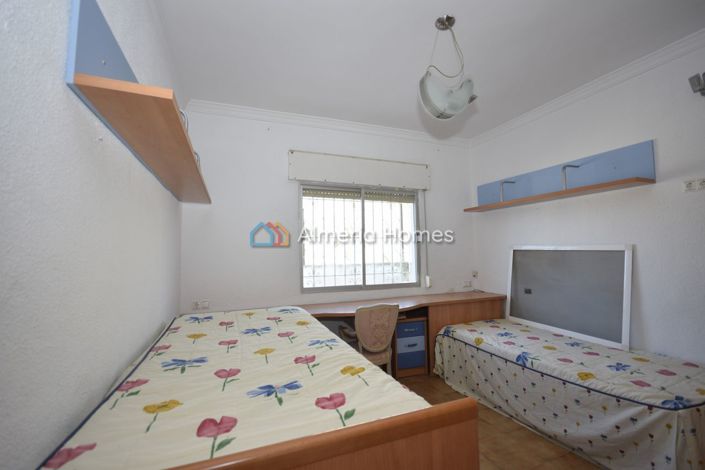 Image No.17-6 Bed Property for sale