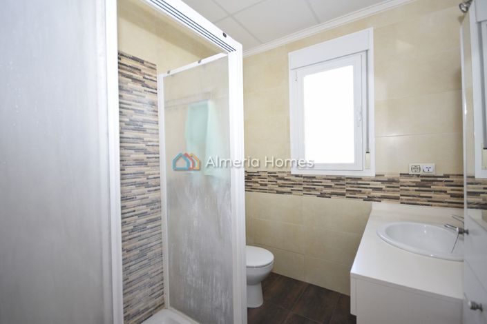 Image No.18-6 Bed Property for sale