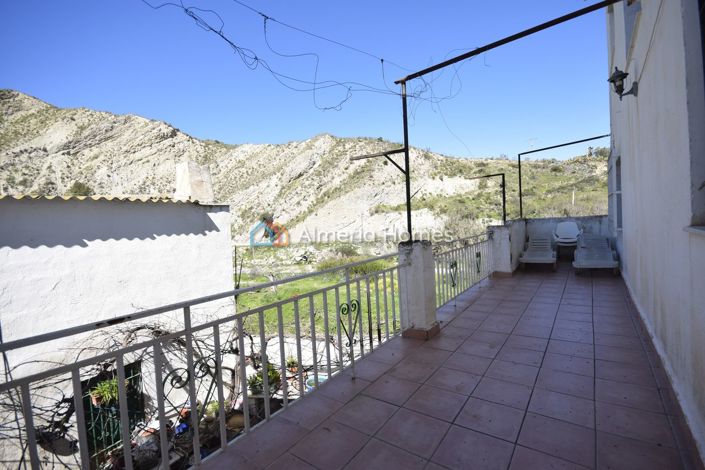 Image No.21-6 Bed Property for sale