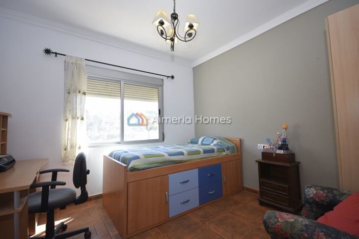 Image No.23-6 Bed Property for sale