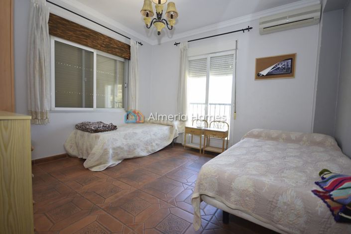 Image No.24-6 Bed Property for sale