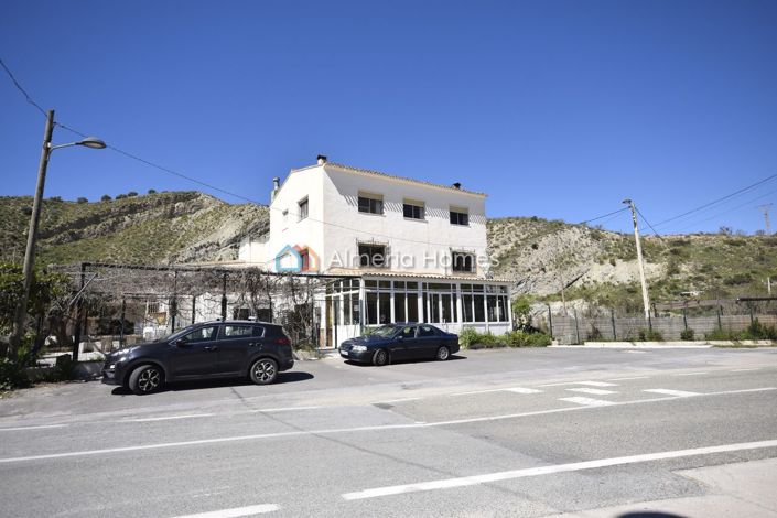 Image No.4-6 Bed Property for sale