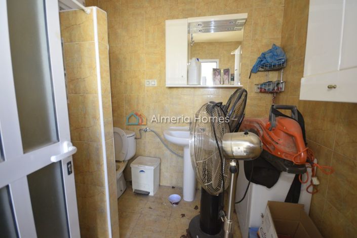 Image No.31-6 Bed Property for sale