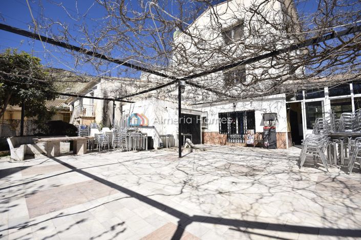 Image No.5-6 Bed Property for sale