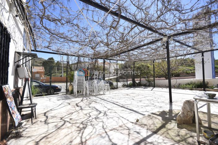 Image No.6-6 Bed Property for sale