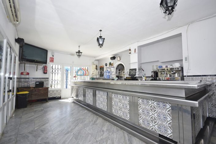 Image No.8-6 Bed Property for sale