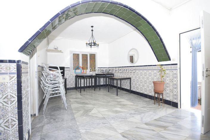 Image No.10-6 Bed Property for sale