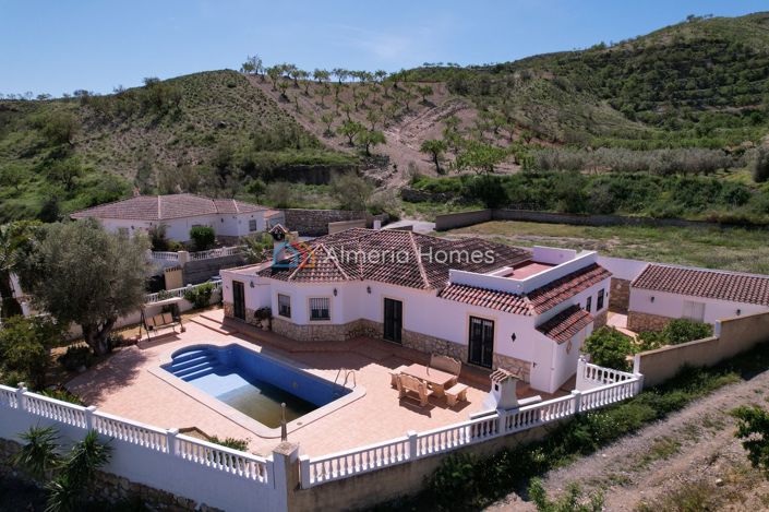 Image No.1-5 Bed Villa for sale