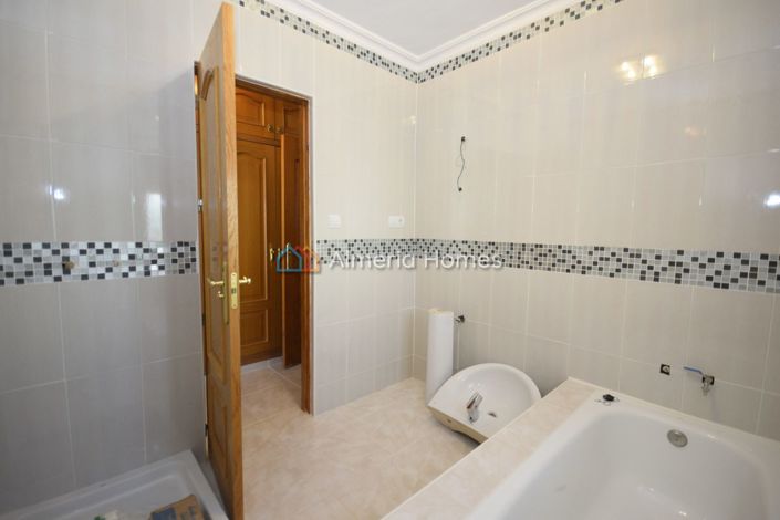 Image No.31-5 Bed Villa for sale