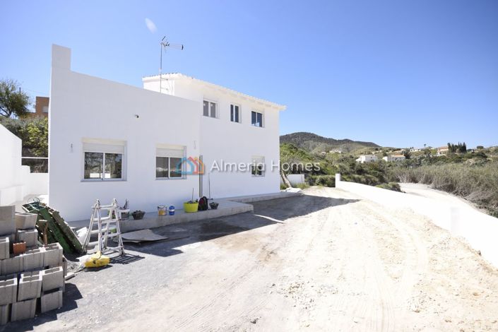 Image No.2-3 Bed Villa for sale