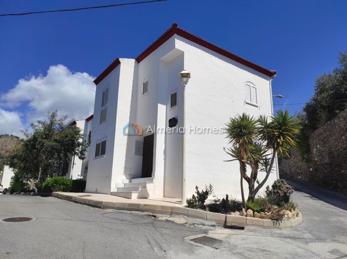 Image No.1-3 Bed Townhouse for sale