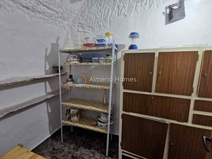 Image No.17-5 Bed House for sale