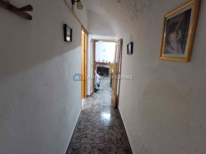 Image No.9-5 Bed House for sale
