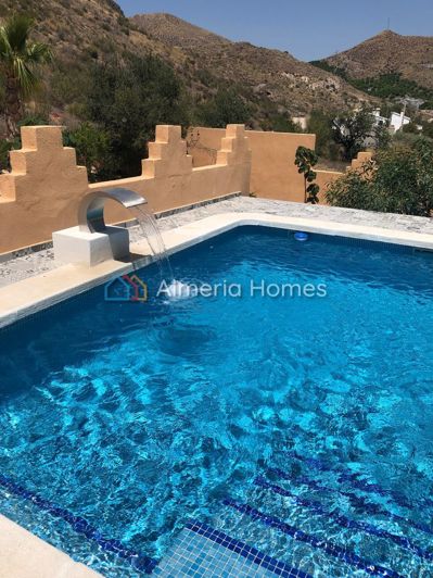 Image No.1-5 Bed Country House for sale