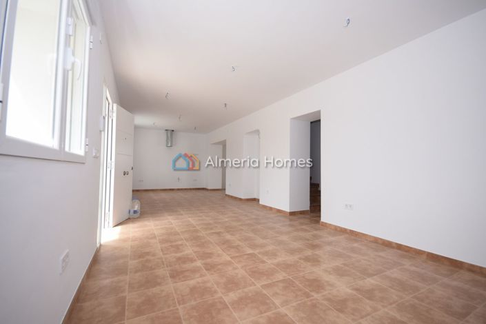 Image No.17-4 Bed Country House for sale