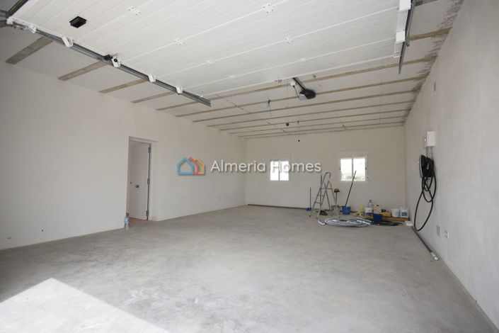 Image No.23-4 Bed Country House for sale