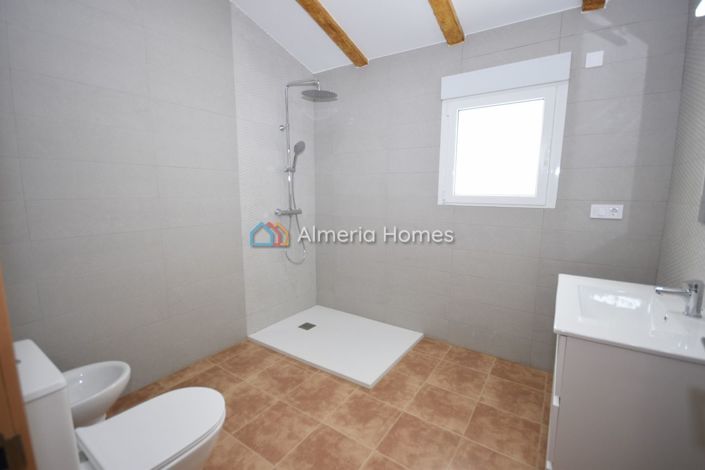 Image No.31-4 Bed Country House for sale