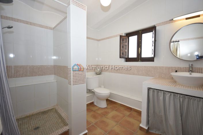 Image No.12-9 Bed Country House for sale