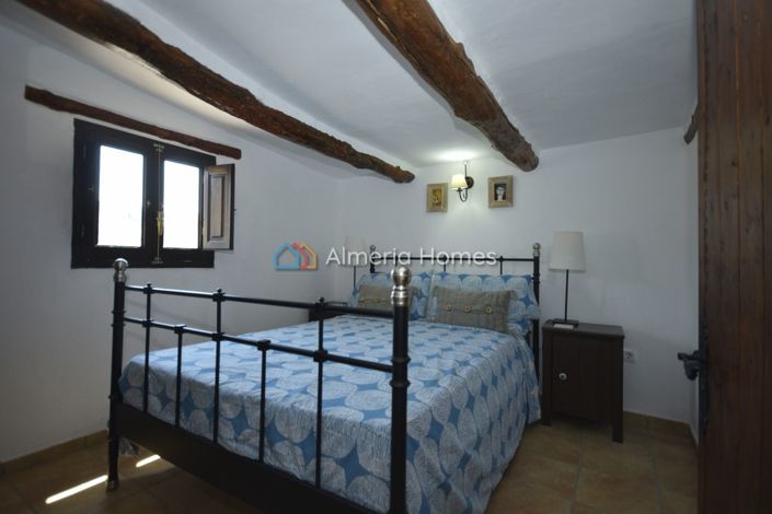 Image No.19-9 Bed Country House for sale