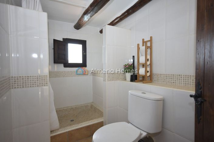 Image No.20-9 Bed Country House for sale