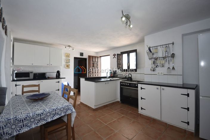 Image No.6-9 Bed Country House for sale