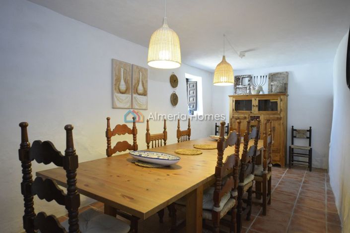 Image No.8-9 Bed Country House for sale