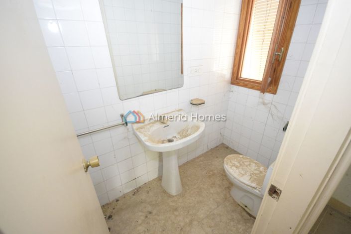 Image No.8-3 Bed Townhouse for sale