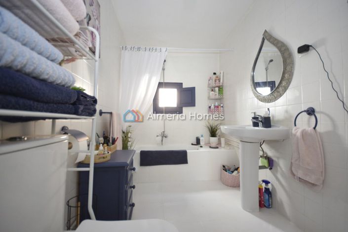 Image No.16-4 Bed Country House for sale