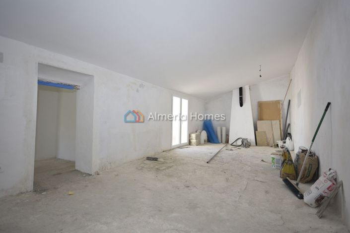 Image No.24-4 Bed Country House for sale