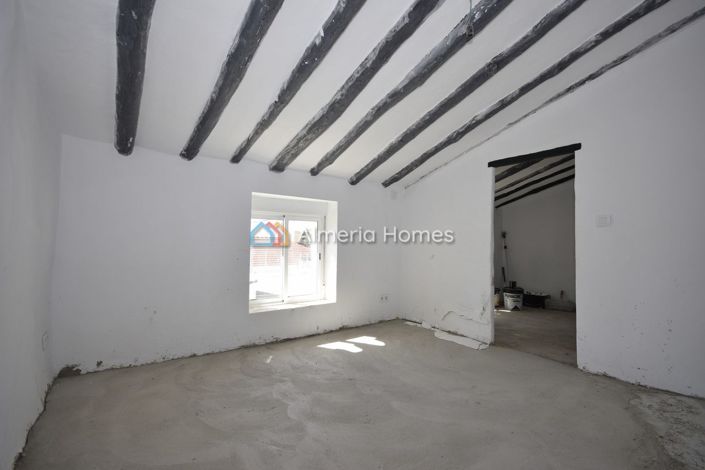 Image No.28-4 Bed Country House for sale