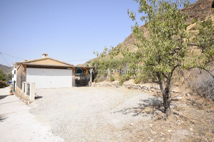 Image No.30-2 Bed Country House for sale