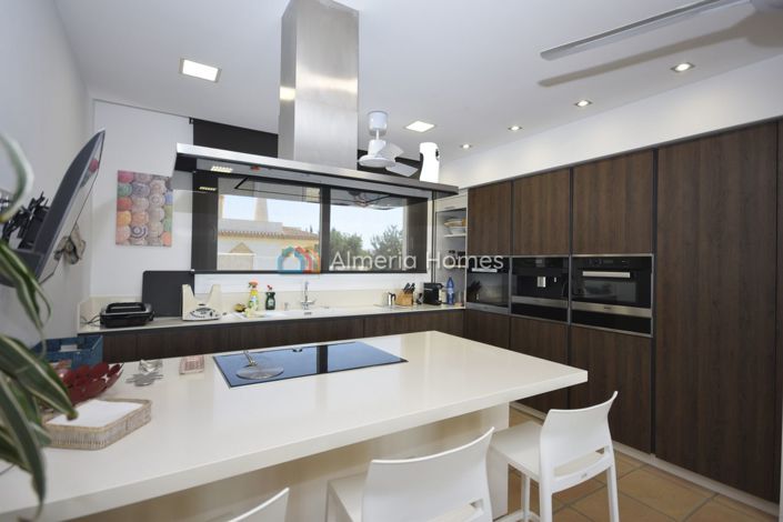 Image No.18-4 Bed Villa for sale